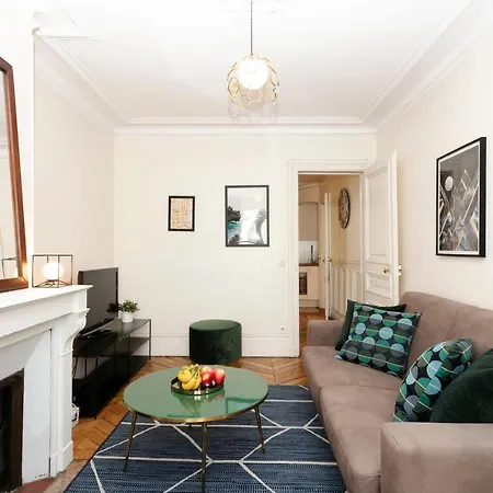 Latin Quarter With Balcony - Cityapartmentstay