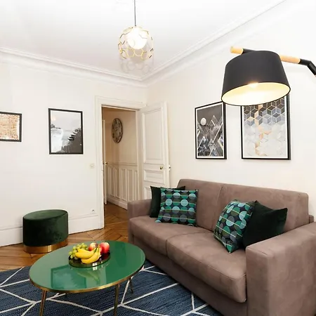 Latin Quarter With Balcony - Cityapartmentstay