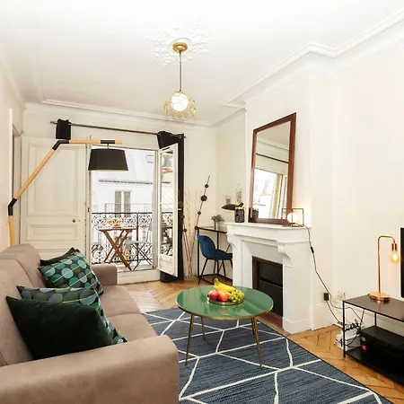 Latin Quarter With Balcony - Cityapartmentstay